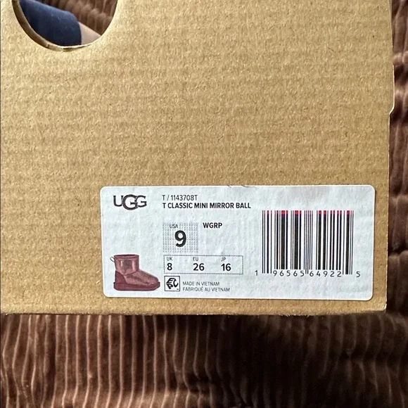 UGG Classic Mini Mirror Ball - Picture 2 of 6